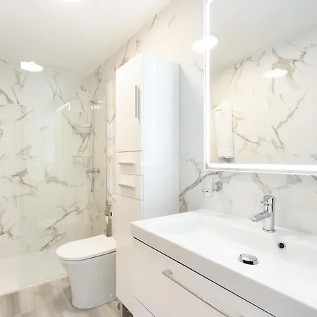 Moderno Junto Al Mar Con Balcon, Aparcamiento Y Wi-fi - Es-279-11 아파트 *